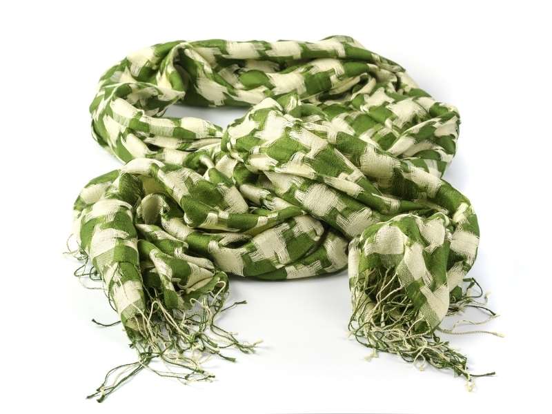 Stylish Ways to Wear Green Scarfs on St. Patty's Day - Chunky Scarf