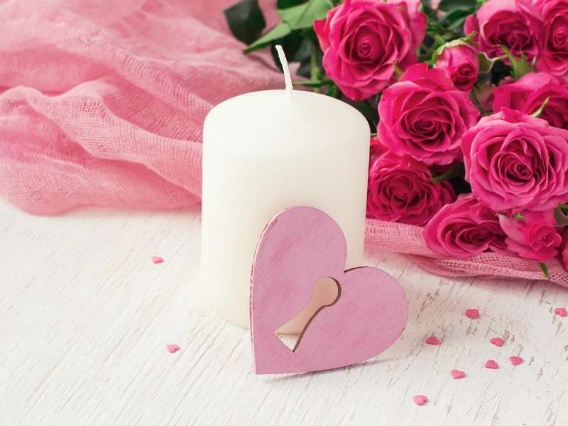 Valentine’s Day Decor Ideas - Candles and Roses