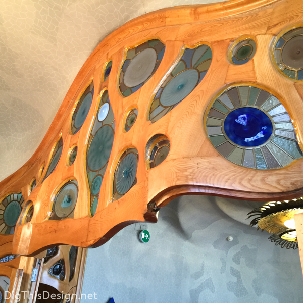 Stain glass header in the Casa Batilló as you enter the Noble floor.