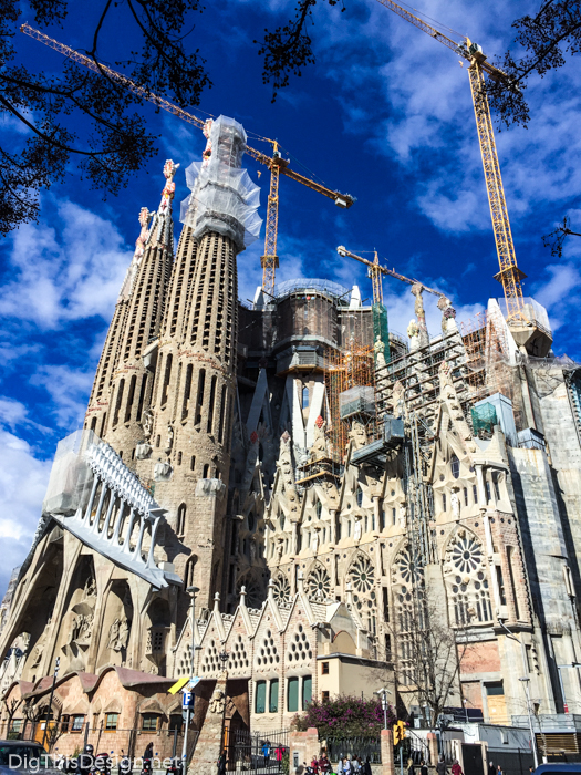 La Sagrada Familia by Antoni Gaudi