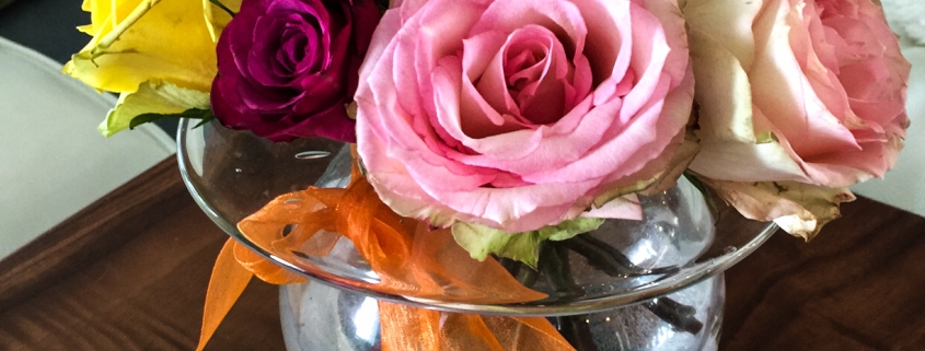 Flower décor using glass vase