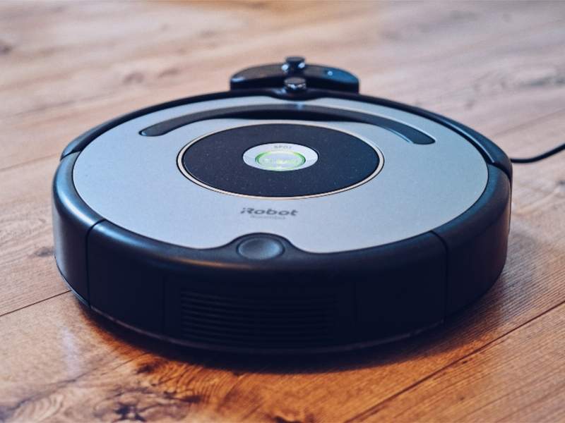 Smart features robotic vacuum