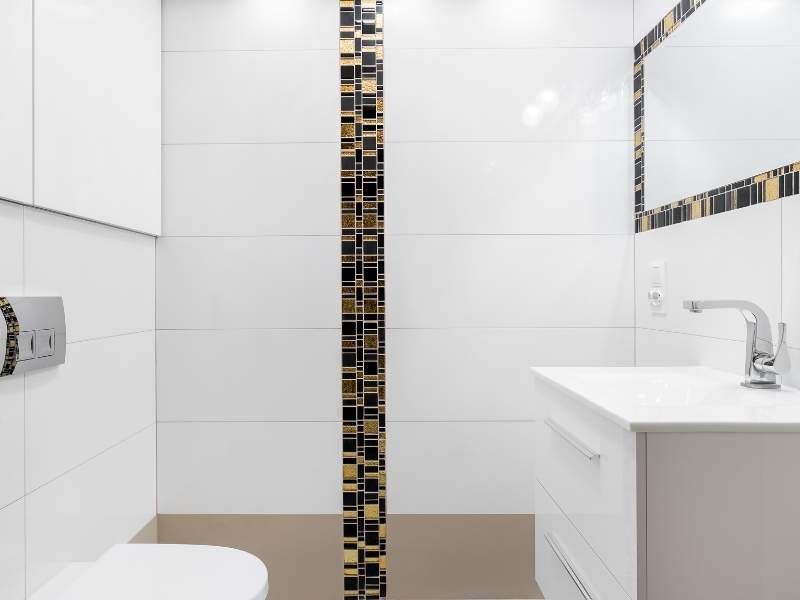 Powder room variegated tile