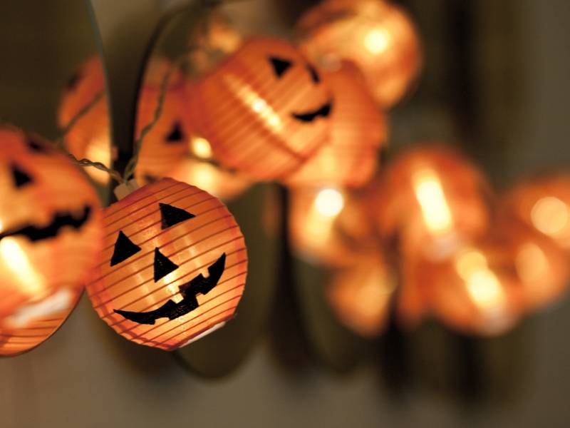 Pumpkin String Lighting for Your Spooky Guests