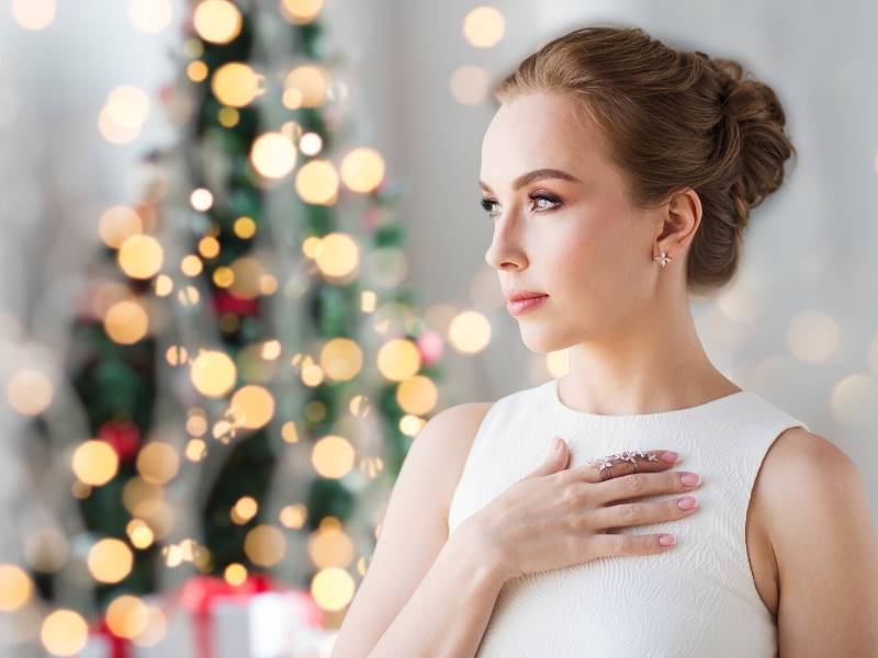 Simple earrings for the holidays