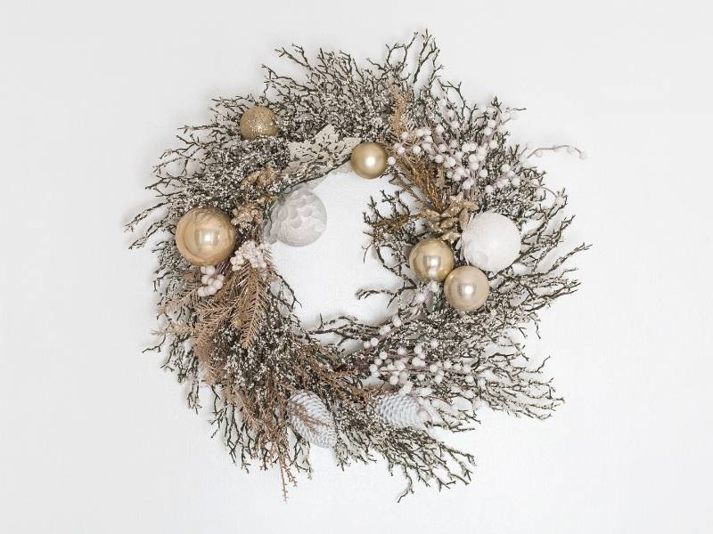 Modern gold and silver holiday wreath