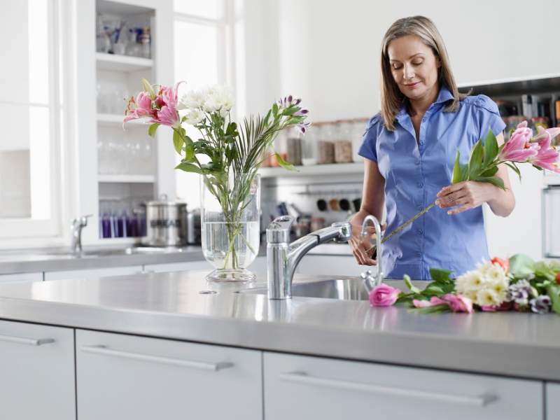 4 Easy Tips to Keep Your Flowers Fresh Longer