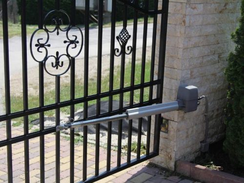 Aesthetics and Security: 8 Steps to Select the Perfect Fence for Your ...