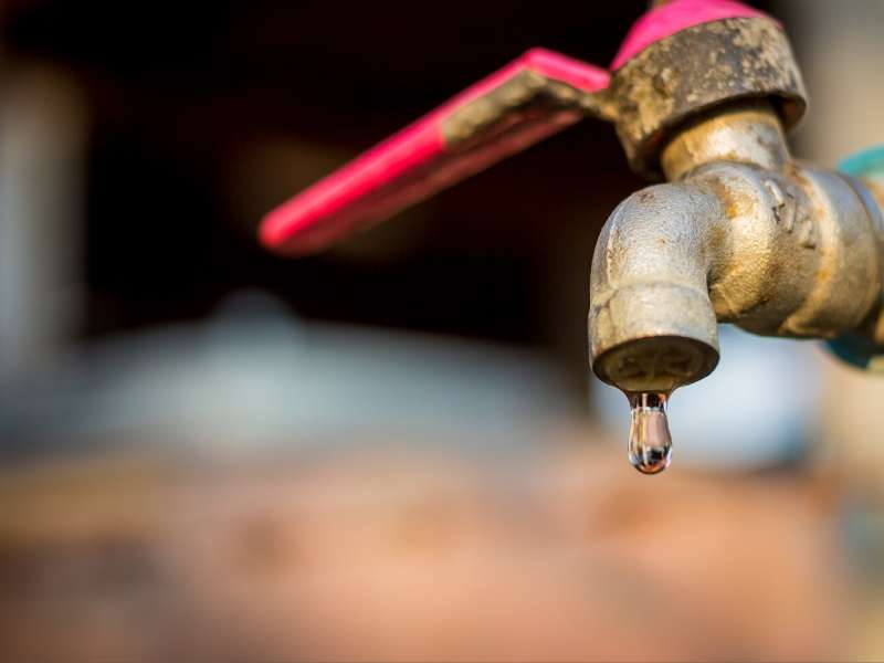 How to Spot a Leaking Basement in Your Home