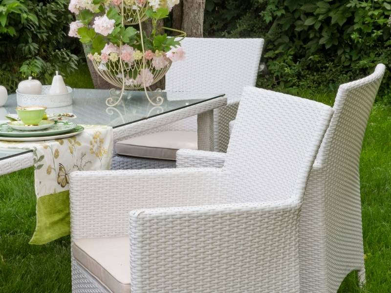 6 Easy Steps to a Beautiful Outdoor Living Space - Selecting the right furniture