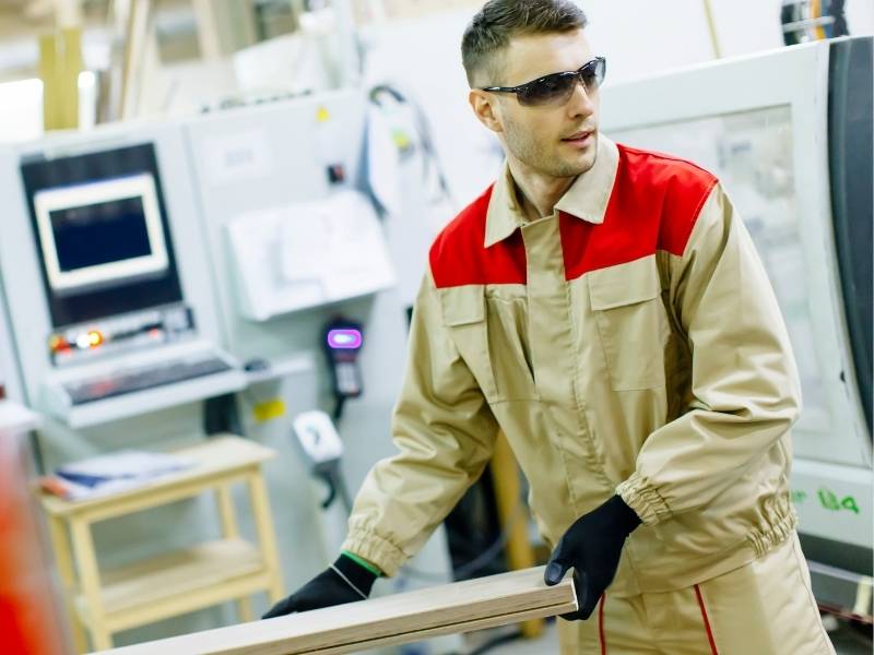 5 Reasons Why Tradespeople Need Special Work Clothing