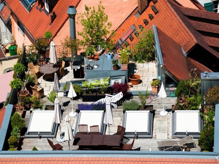 Tips for Turning Your Flat Roof into a Deck This Summer Dig This Design