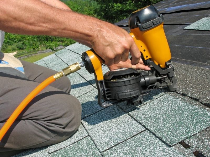 5 Signs You Need Professional Roofing Services