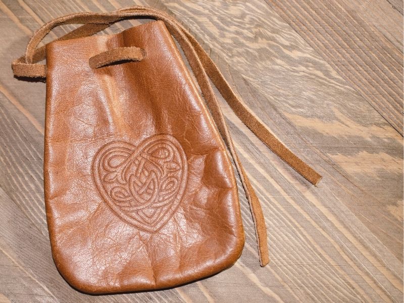 Leather outlet pouch diy