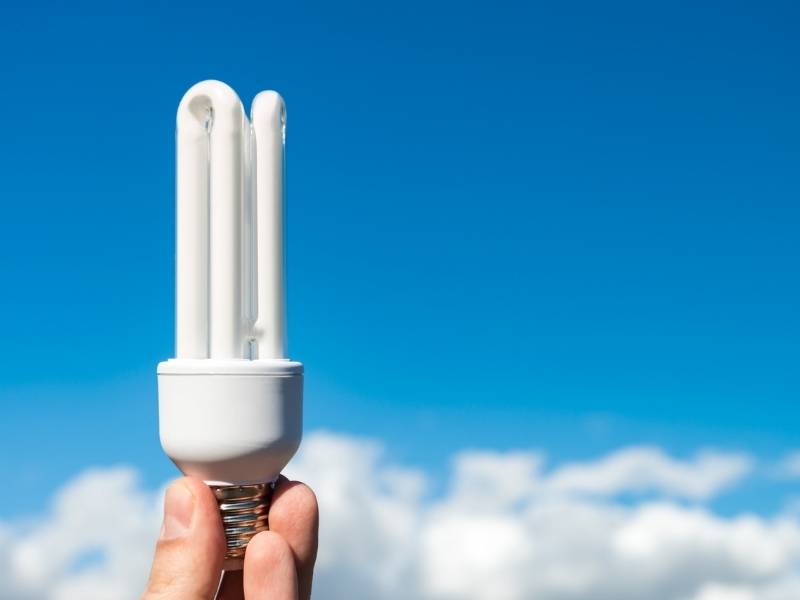 Best ways to Make Your Home Energy Efficient in 2021 - Replace Incandescent Bulbs