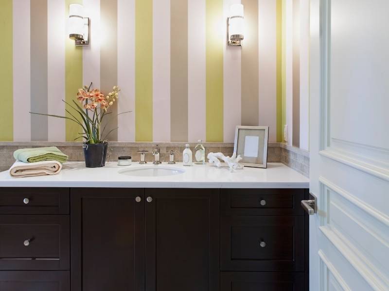 3 Ways to Renovate a Guest Bathroom Without Going Overboard