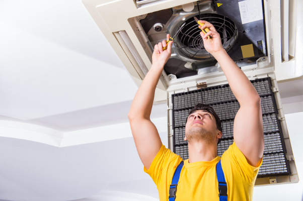 7 Reasons to Work With a Licensed HVAC Contractor for AC Repairs