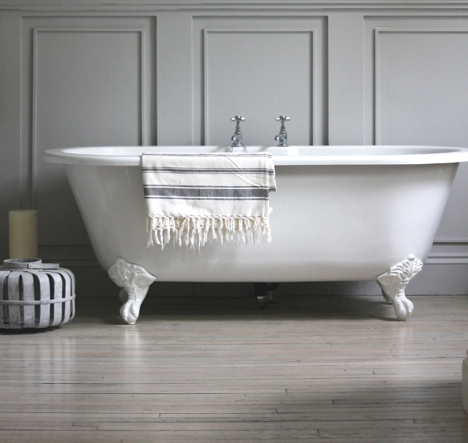 How to Incorporate a refinished bathtub1