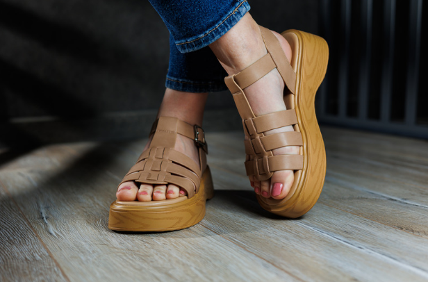summer shoe trends sporty sandals